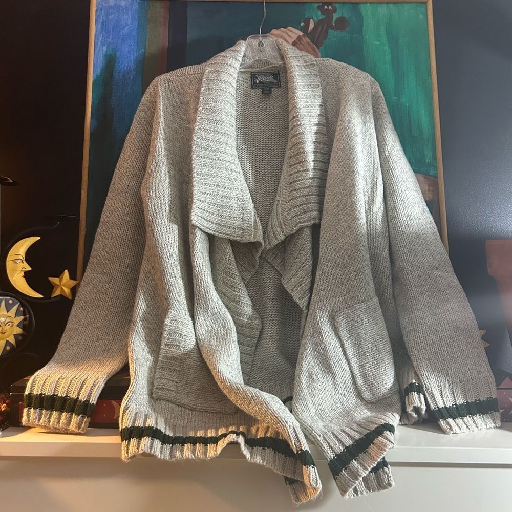 Roots Cabin Gray Cardigan Hi Low with Green Accents Medium